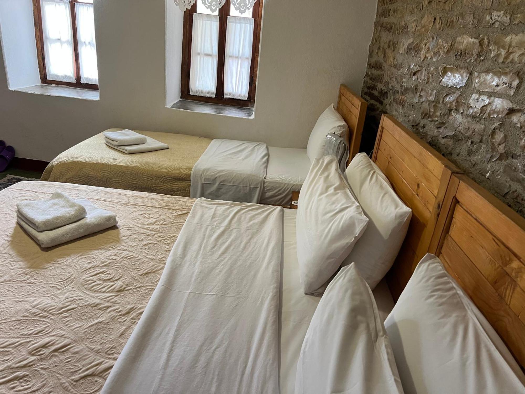 Guest House Salaria Gjirokastër Eksteriør billede