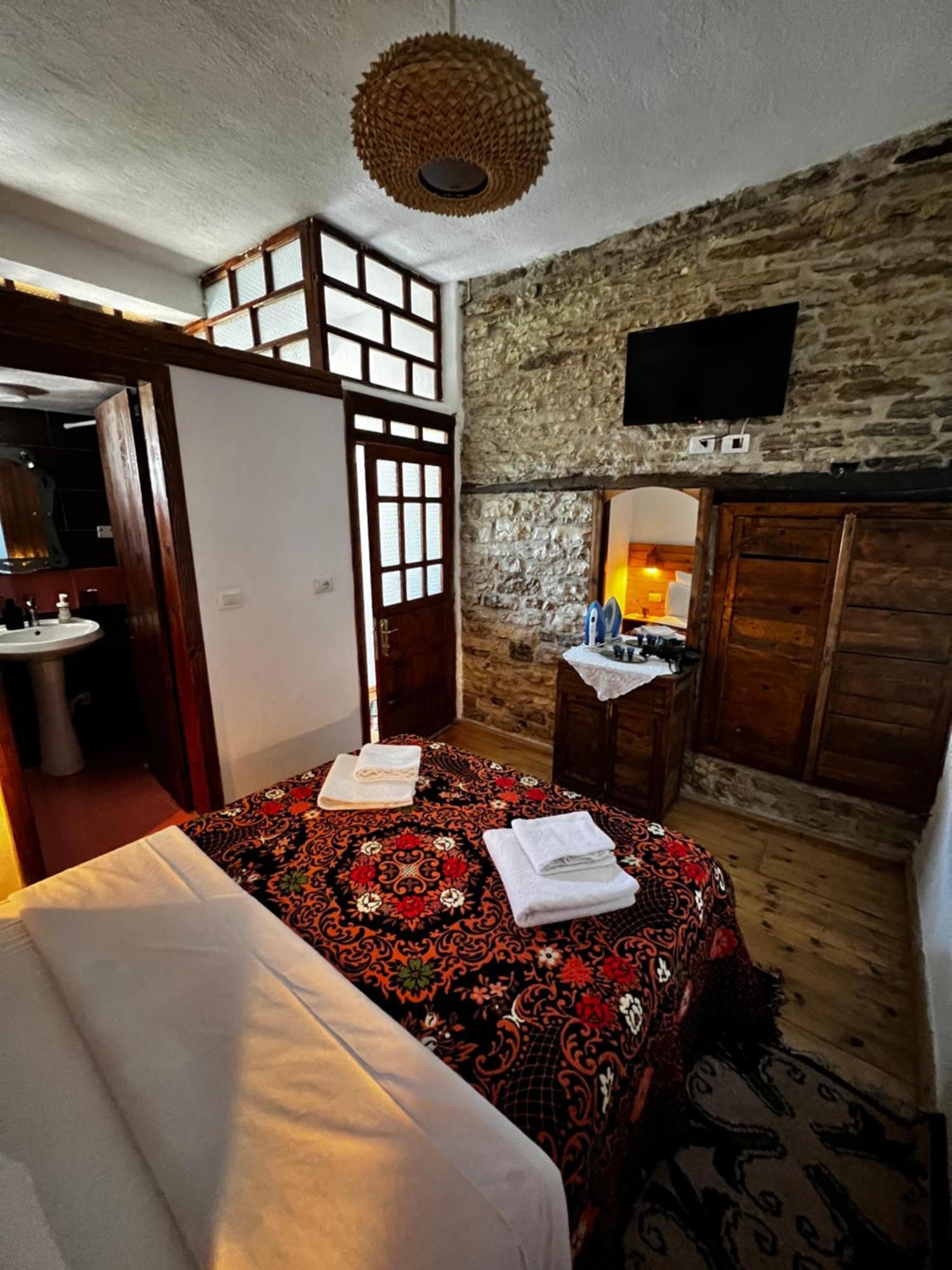 Guest House Salaria Gjirokastër Eksteriør billede