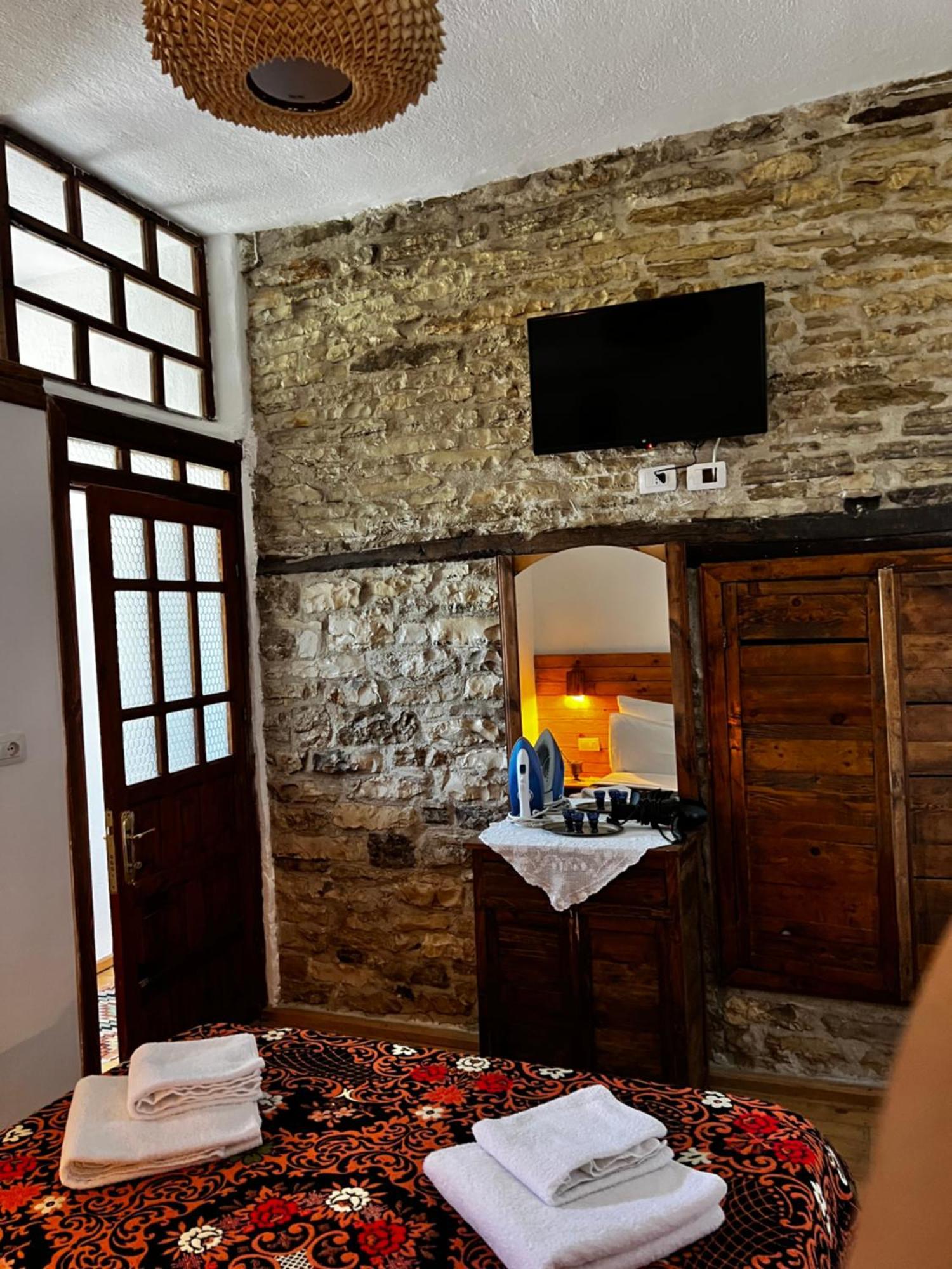 Guest House Salaria Gjirokastër Eksteriør billede
