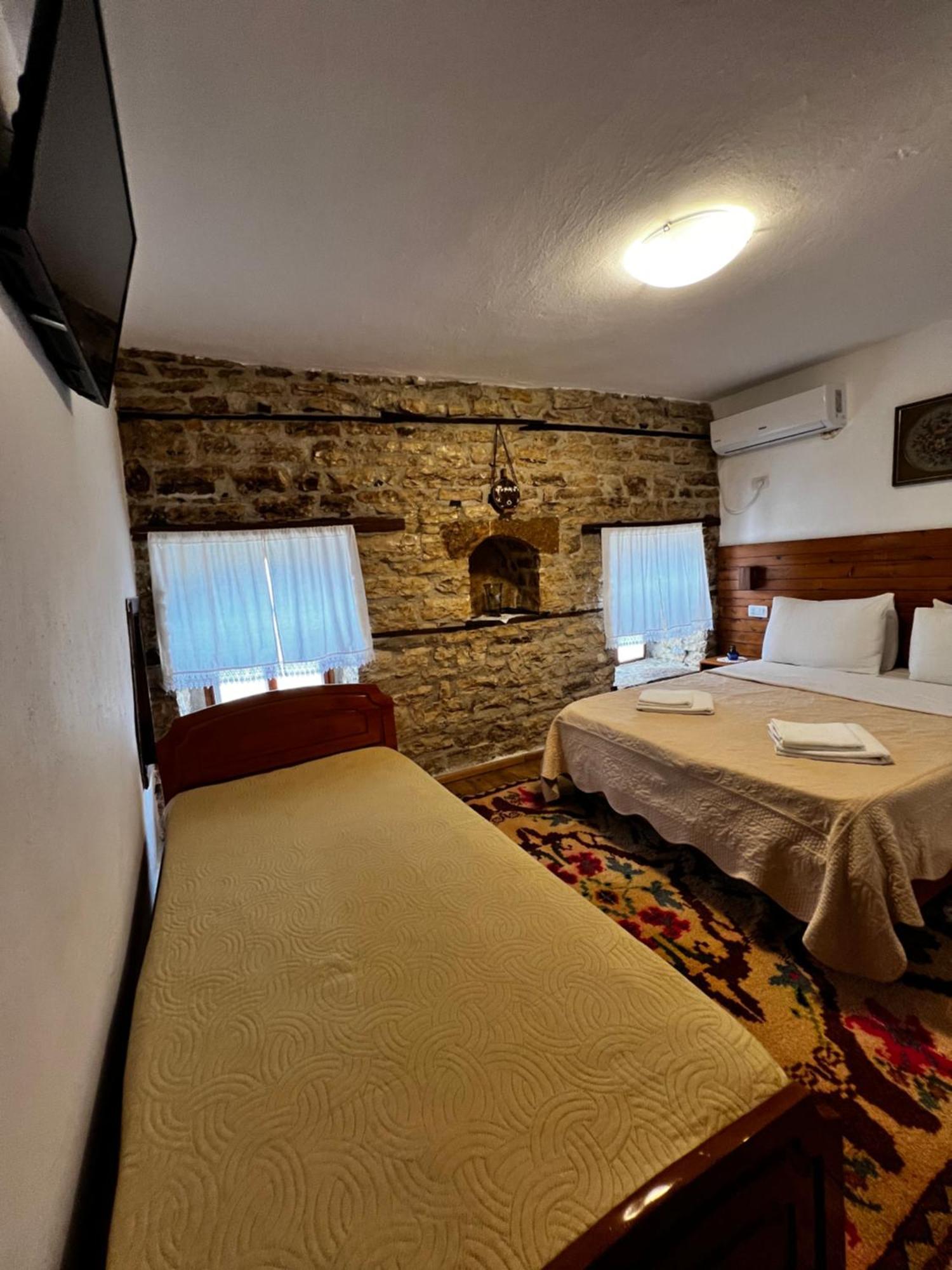 Guest House Salaria Gjirokastër Eksteriør billede