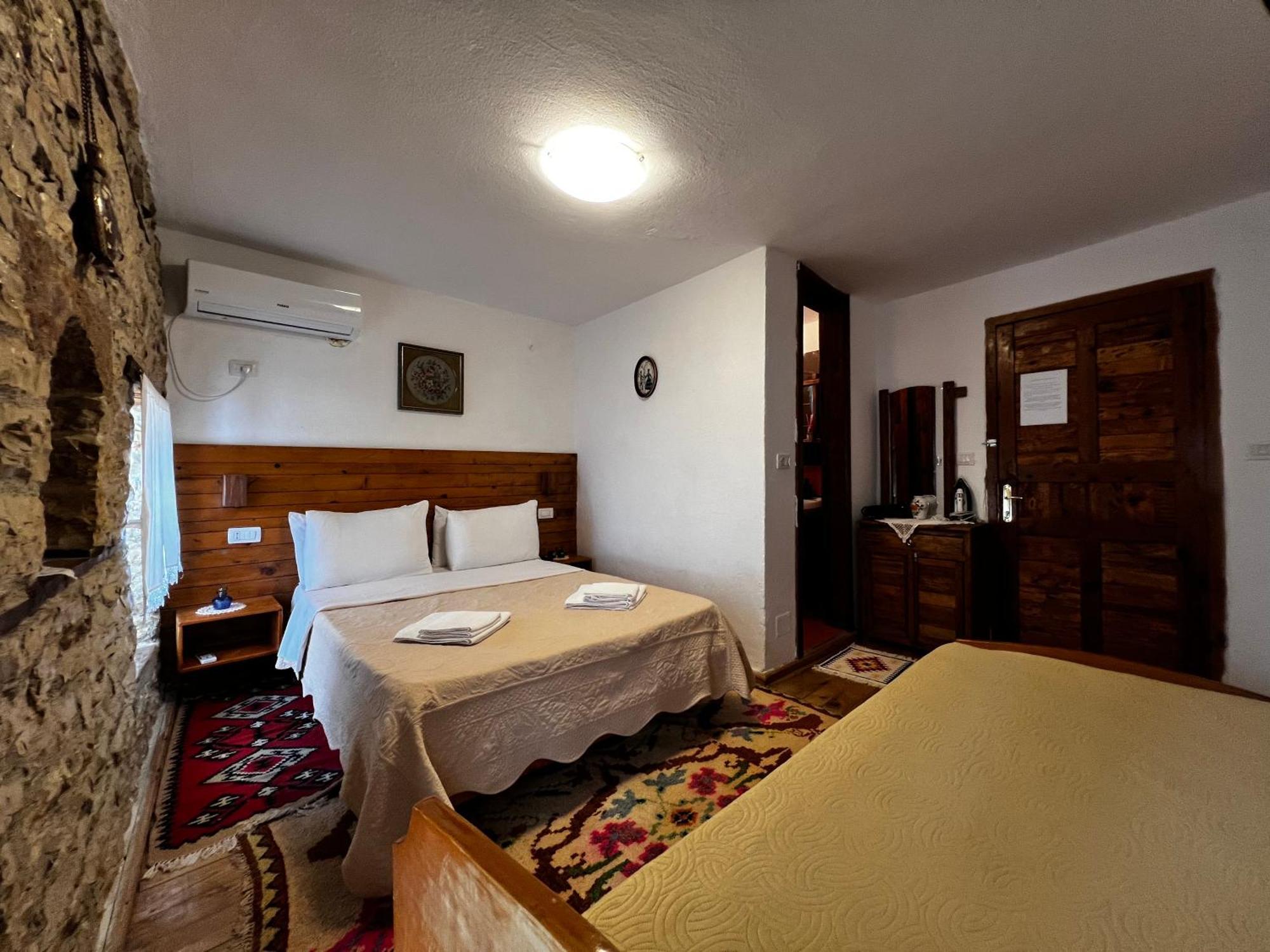 Guest House Salaria Gjirokastër Eksteriør billede