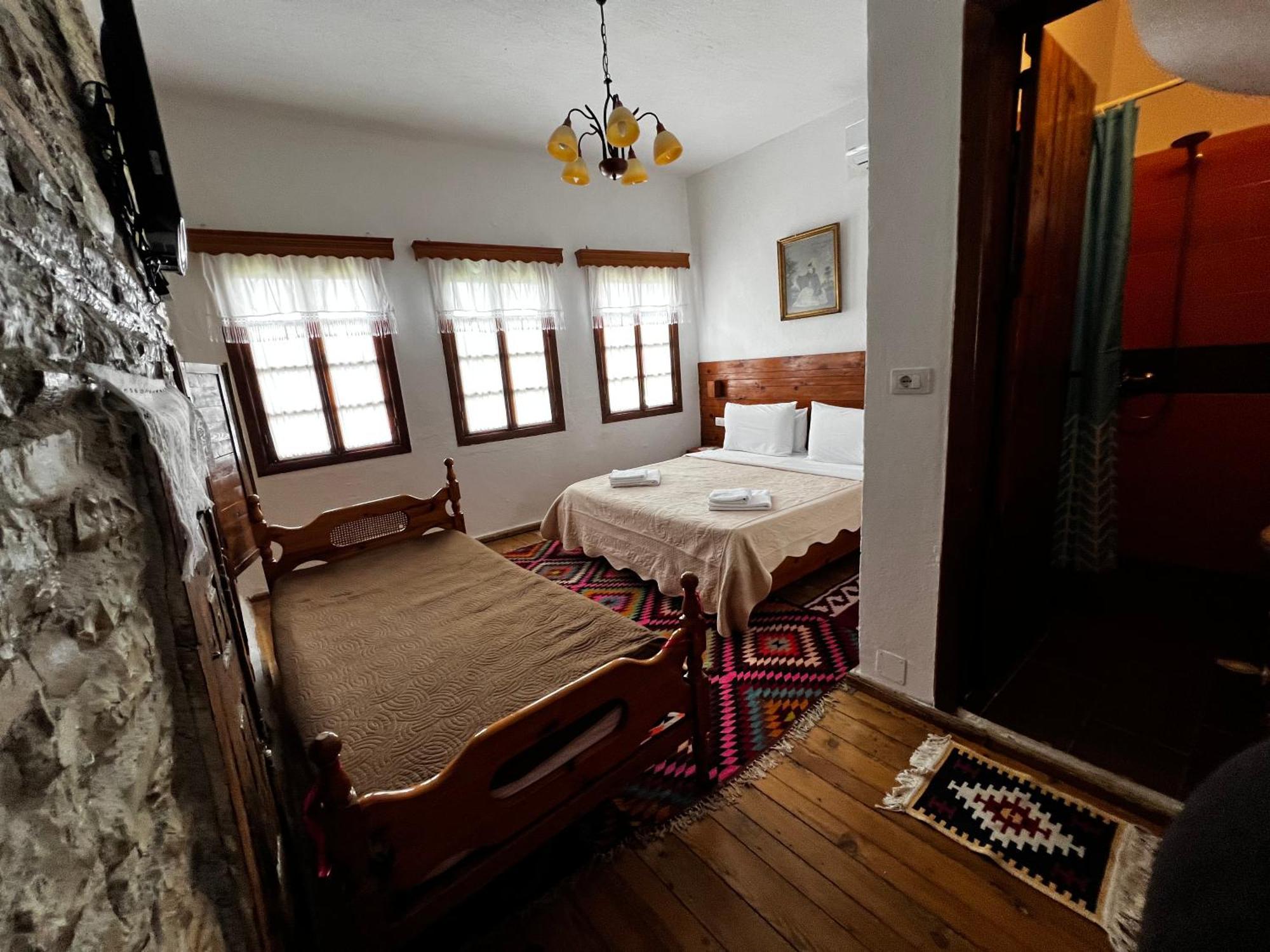 Guest House Salaria Gjirokastër Eksteriør billede