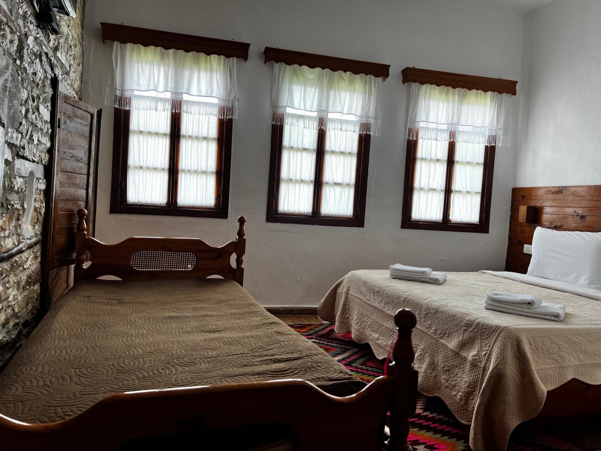Guest House Salaria Gjirokastër Eksteriør billede