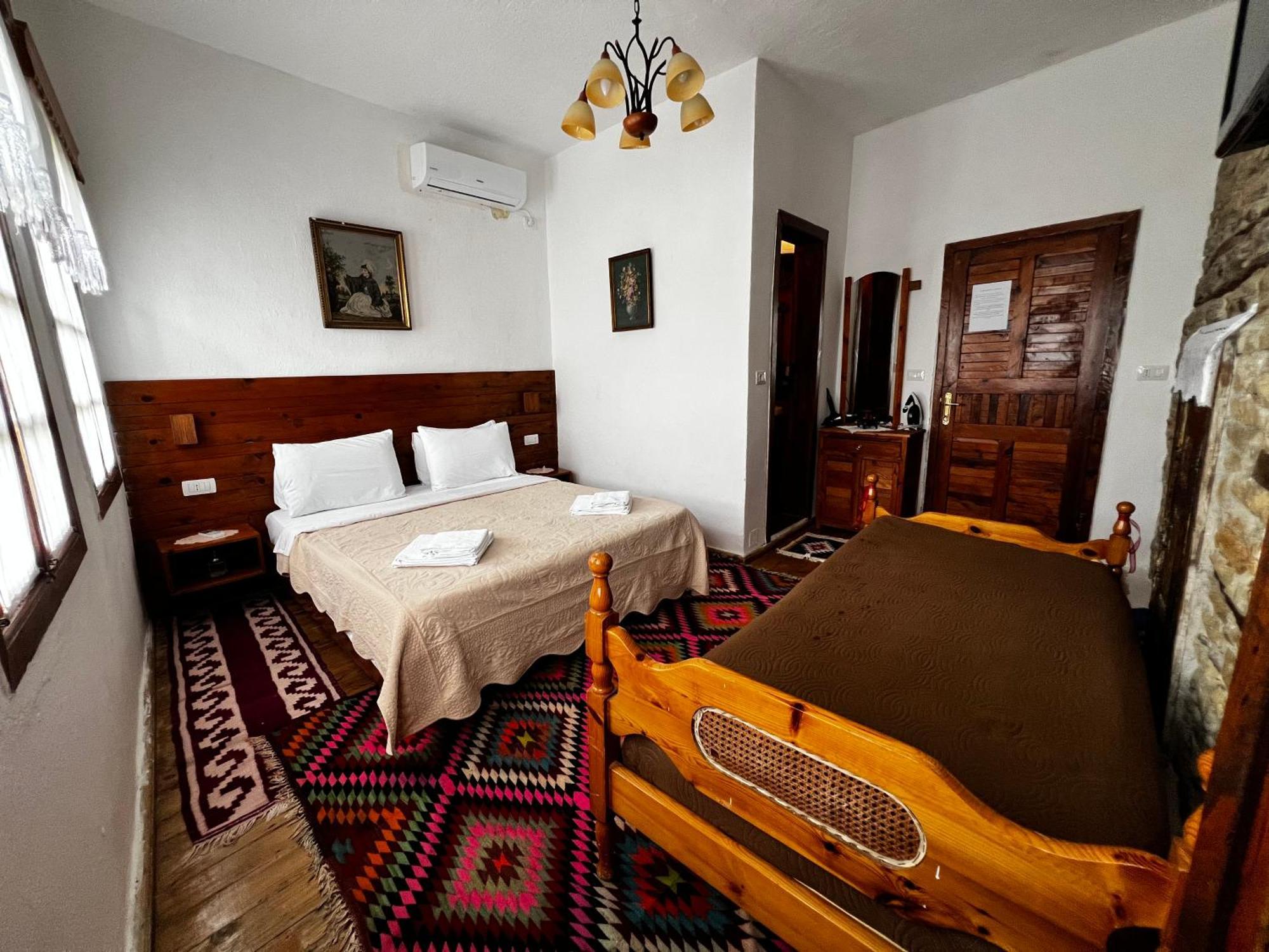 Guest House Salaria Gjirokastër Eksteriør billede